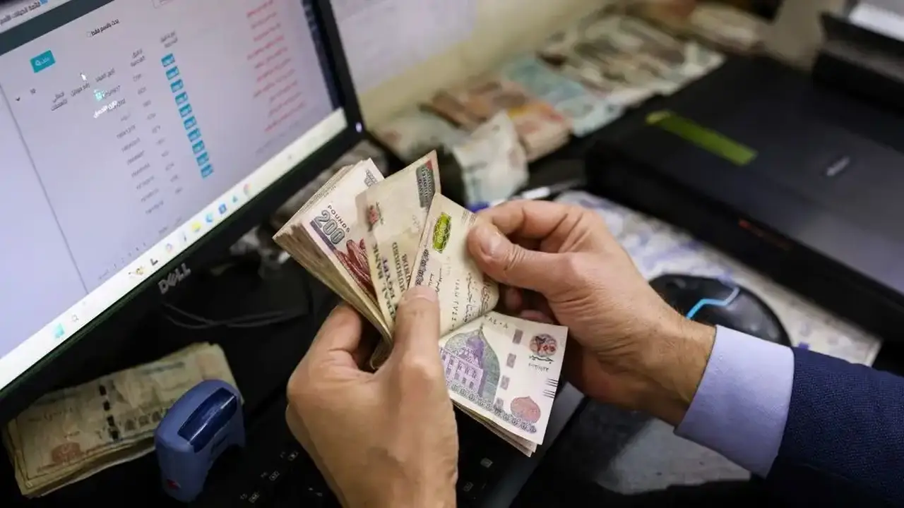 سعر الدولار اليوم الأحد وتأثيره على مستقبل الجنيه المصري